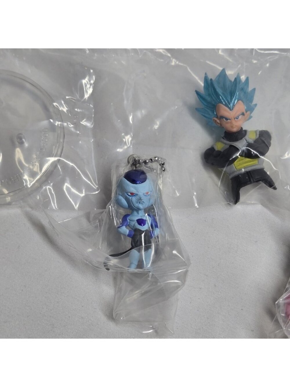 Dragon Ball Z Lot Of 3 Gashapon Keychains & Figure Vegeta, Freeza, Goku